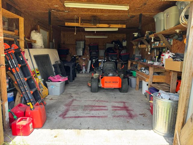 75 J D B Road, Russell Springs, KY 42642