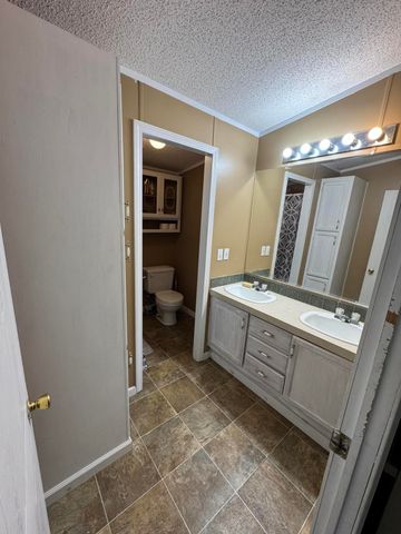 75 J D B Road, Russell Springs, KY 42642