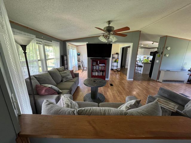 75 J D B Road, Russell Springs, KY 42642