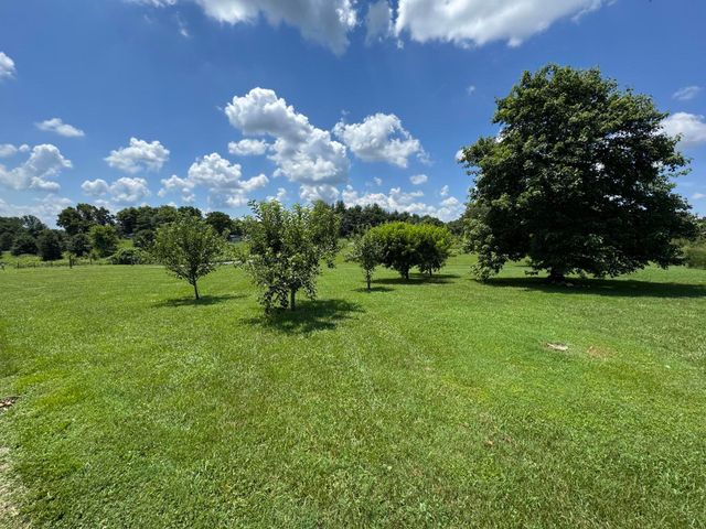 75 J D B Road, Russell Springs, KY 42642