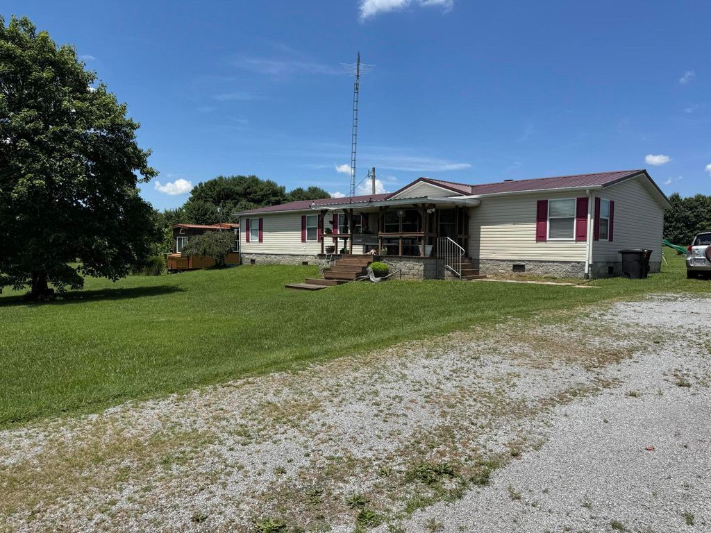 75 J D B Road, Russell Springs, KY 42642