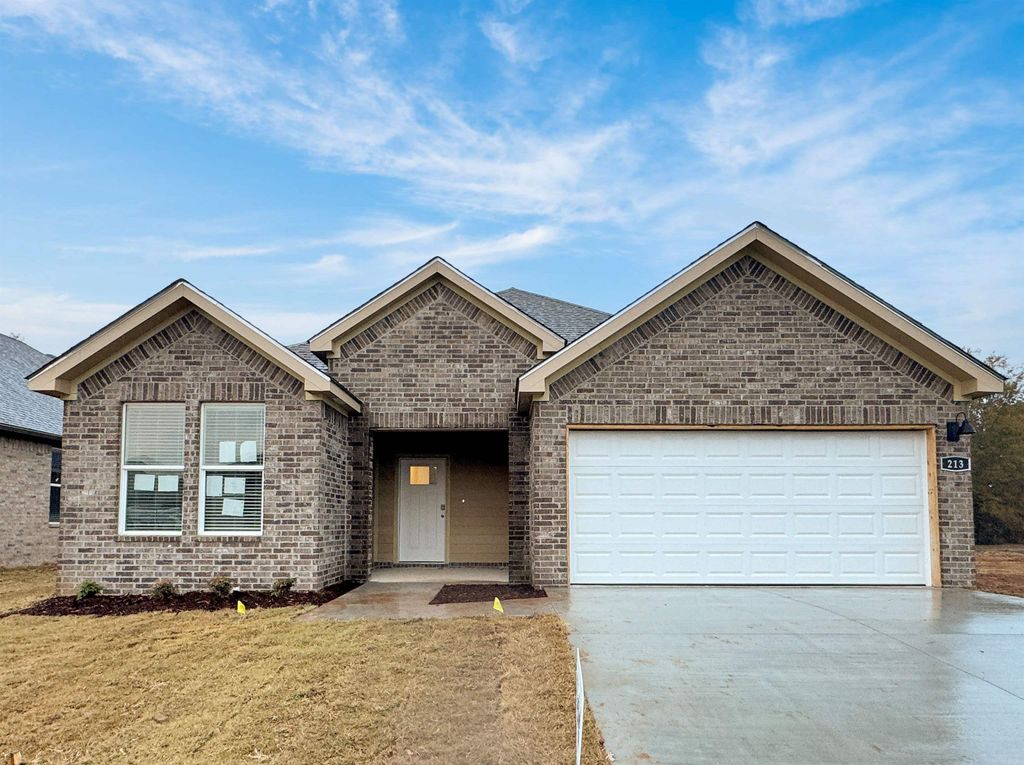 318 Lainey Drive, Maumelle, AR 72113