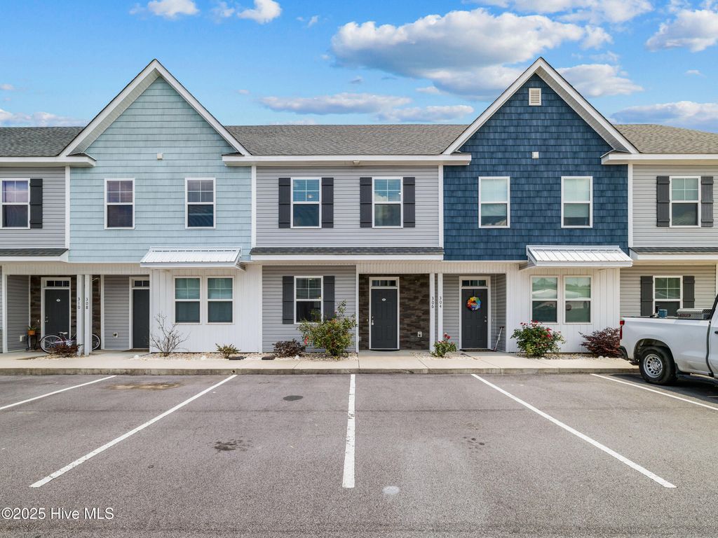 306 Starfish Lane, Sneads Ferry, NC 28460