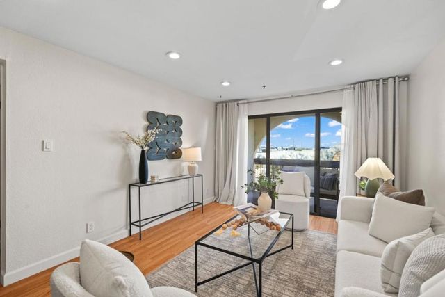 1 Laurel 102, San Carlos, CA 94070