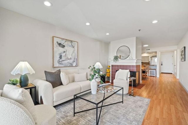 1 Laurel 102, San Carlos, CA 94070