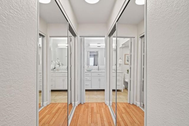 1 Laurel 102, San Carlos, CA 94070