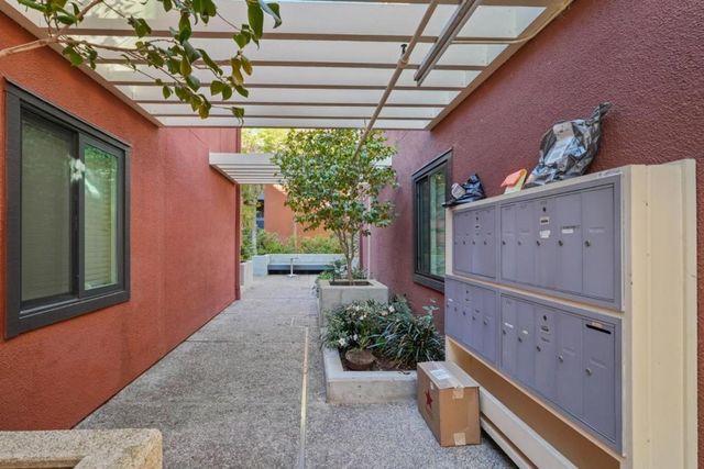 1 Laurel 102, San Carlos, CA 94070