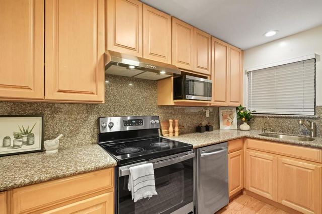 1 Laurel 102, San Carlos, CA 94070