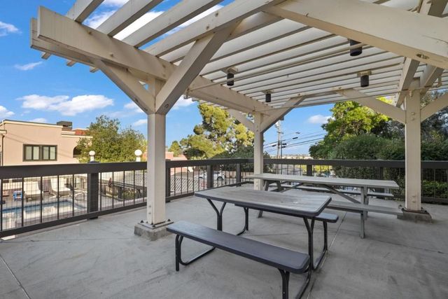 1 Laurel 102, San Carlos, CA 94070