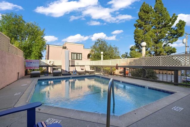 1 Laurel 102, San Carlos, CA 94070