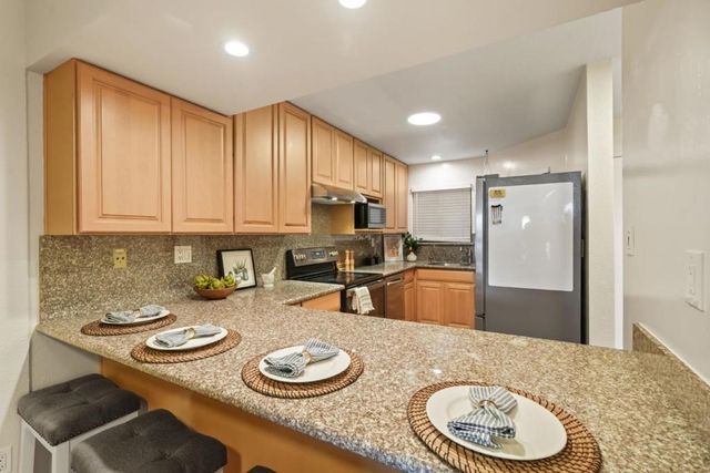 1 Laurel 102, San Carlos, CA 94070