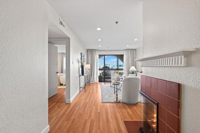 1 Laurel 102, San Carlos, CA 94070