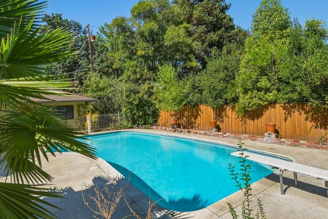 440 Mills Rd, Sacramento, CA 95864