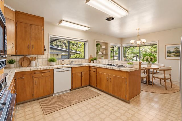 440 Mills Rd, Sacramento, CA 95864