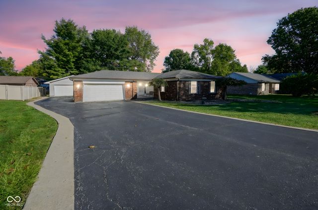 8604 E Edgewood Avenue, Indianapolis, IN 46239