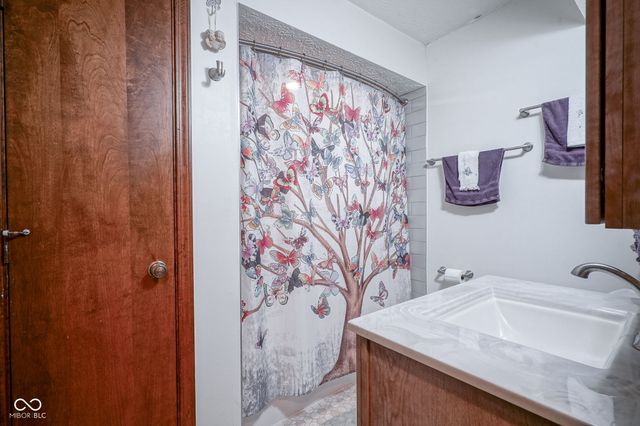 8604 E Edgewood Avenue, Indianapolis, IN 46239