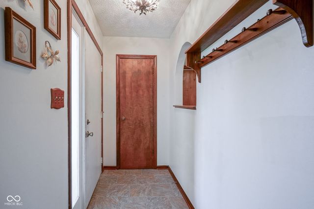 8604 E Edgewood Avenue, Indianapolis, IN 46239