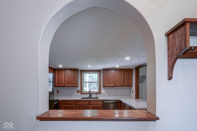 8604 E Edgewood Avenue, Indianapolis, IN 46239