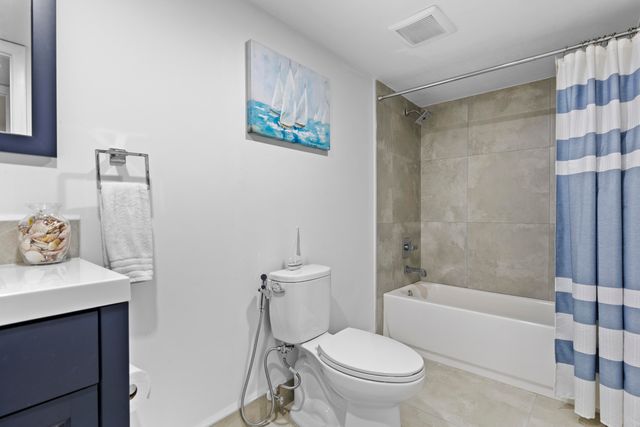 4491 CRYSTAL LAKE Drive 204C, Deerfield Beach, FL 33064