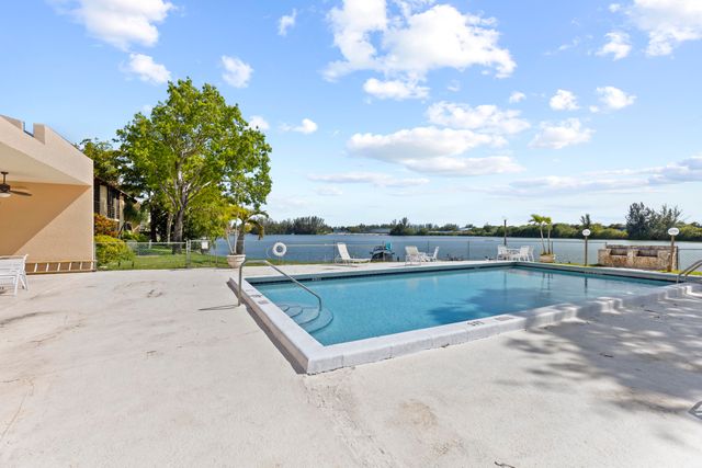 4491 CRYSTAL LAKE Drive 204C, Deerfield Beach, FL 33064