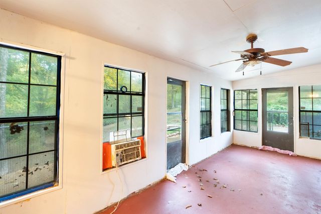 26 Holiday Hills Dr, Helena, AR 72342