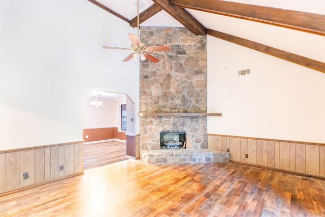 26 Holiday Hills Dr, Helena, AR 72342