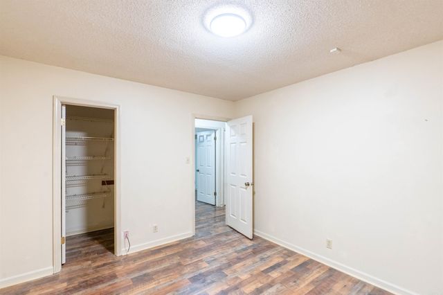 26 Holiday Hills Dr, Helena, AR 72342