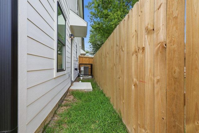 4723 Mallow Street B, Houston, TX 77033
