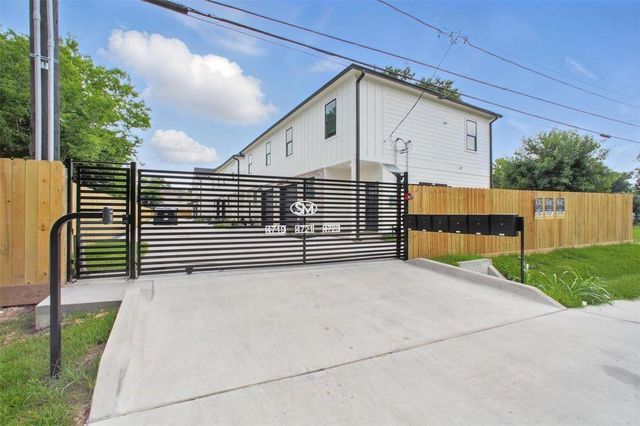 4723 Mallow Street B, Houston, TX 77033
