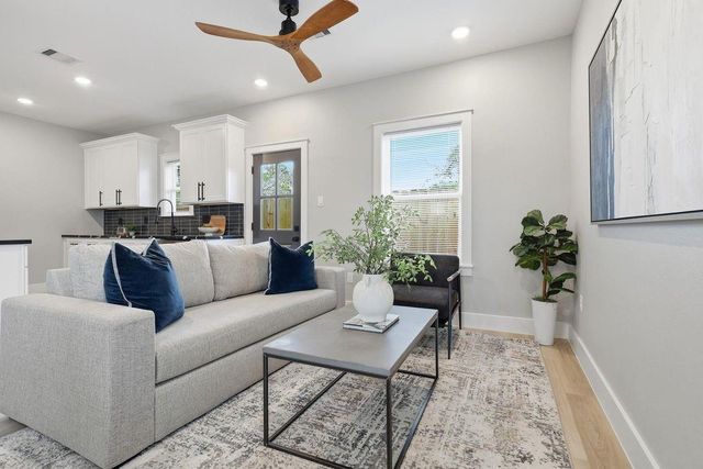 4723 Mallow Street B, Houston, TX 77033