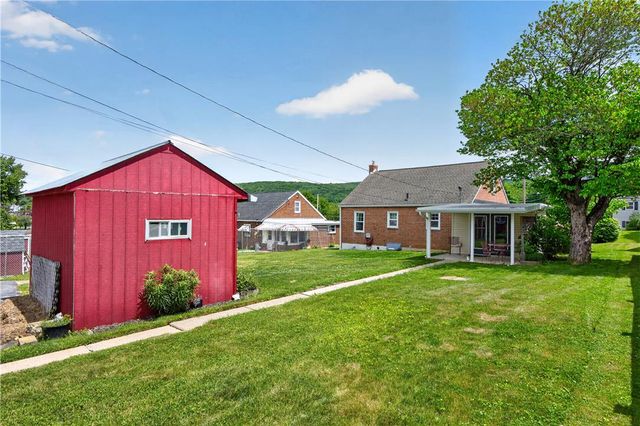 23 Harrison St, Emmaus Boro, PA 18049