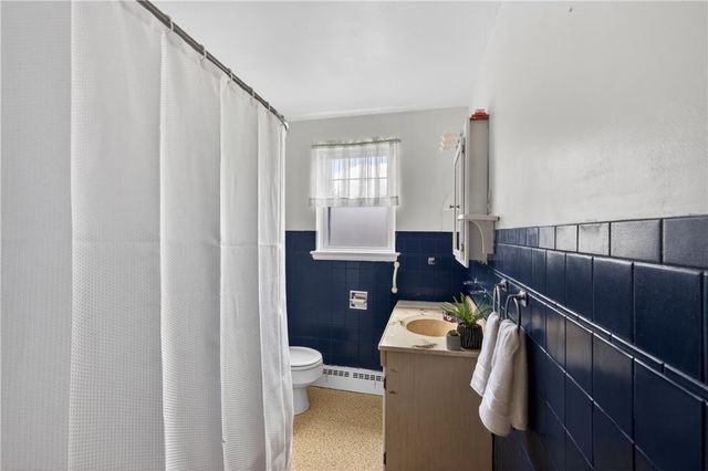 23 Harrison St, Emmaus Boro, PA 18049