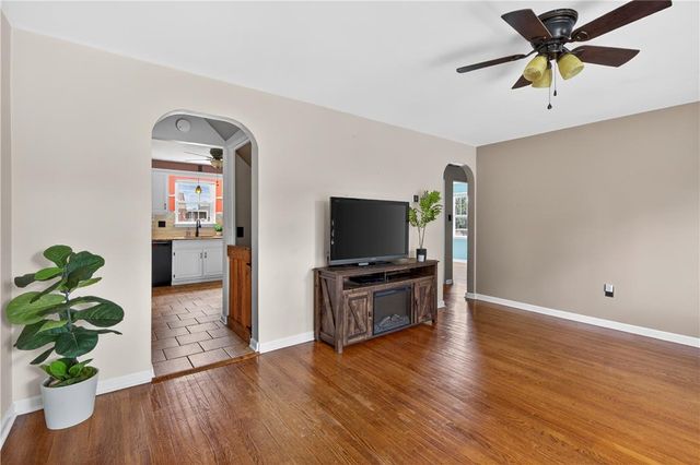 23 Harrison St, Emmaus Boro, PA 18049