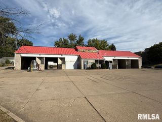 1324 E LOCUST Street, Davenport, IA 52803