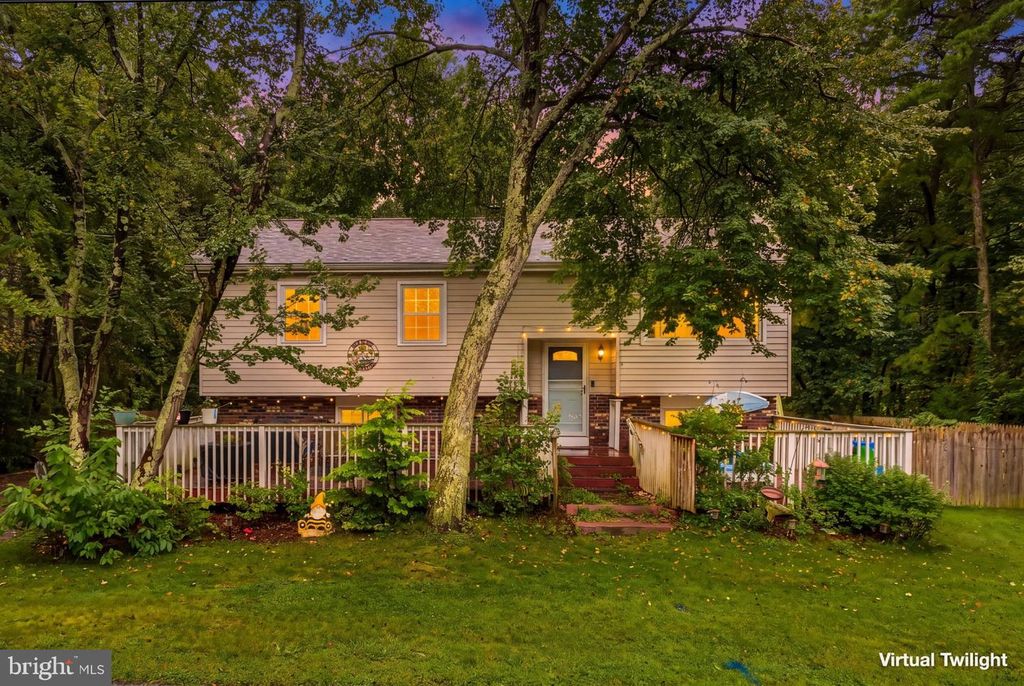 558 LARCH AVE, PEMBERTON, NJ 08015 — exterior