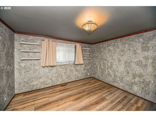 27340 PARKDALE Rd, Rainier, OR 97048
