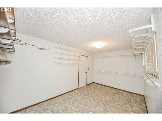 27340 PARKDALE Rd, Rainier, OR 97048