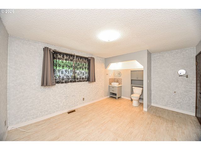 27340 PARKDALE Rd, Rainier, OR 97048