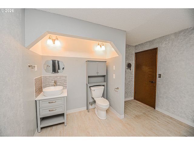 27340 PARKDALE Rd, Rainier, OR 97048