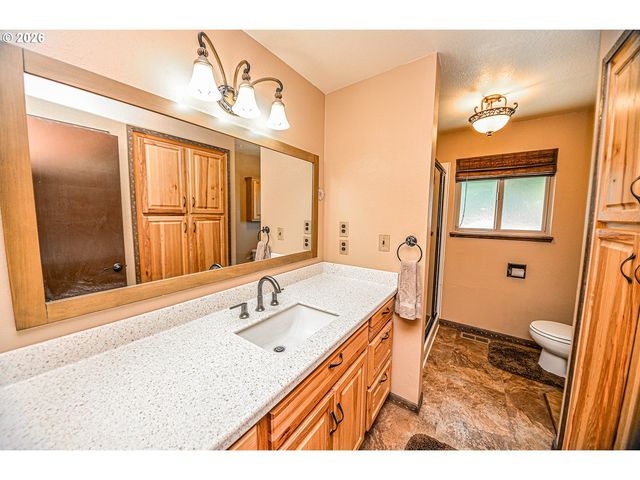 27340 PARKDALE Rd, Rainier, OR 97048