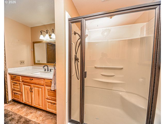 27340 PARKDALE Rd, Rainier, OR 97048