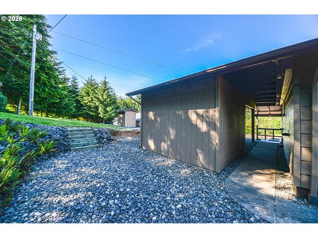 27340 PARKDALE Rd, Rainier, OR 97048