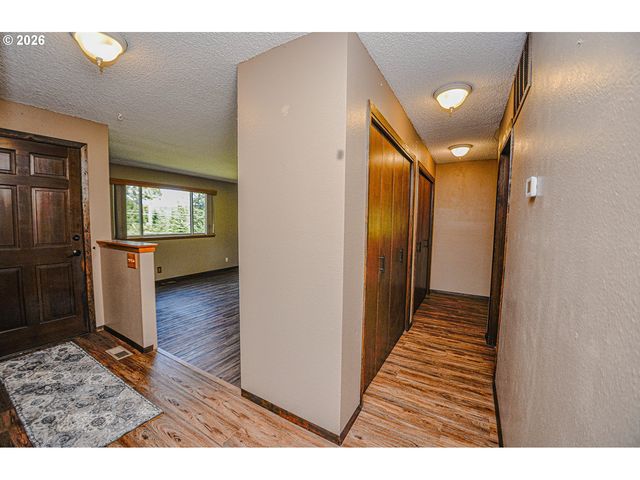 27340 PARKDALE Rd, Rainier, OR 97048