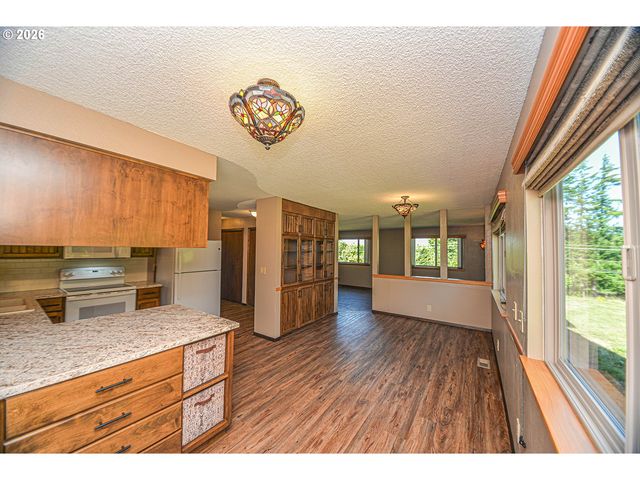 27340 PARKDALE Rd, Rainier, OR 97048