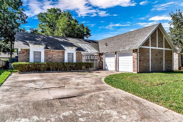 6911 Pine Vista Lane, Houston, TX 77092