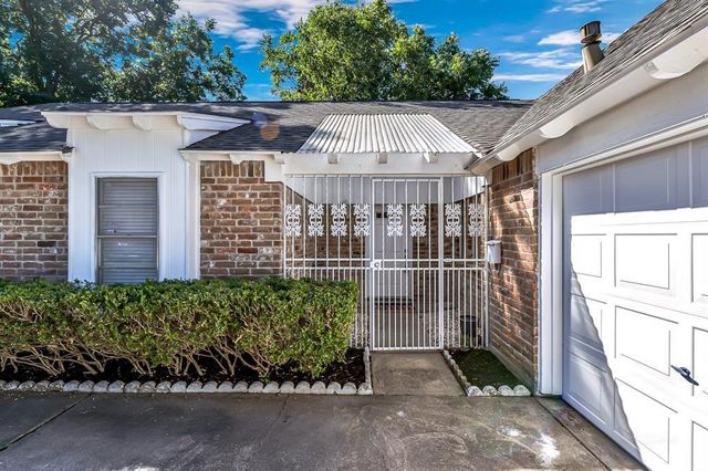 6911 Pine Vista Lane, Houston, TX 77092