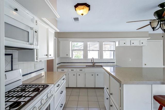 6911 Pine Vista Lane, Houston, TX 77092