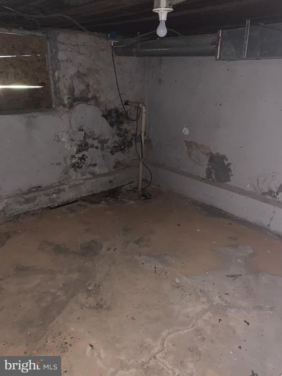 Image 10 of property listing at 3170 RAVENWOOD AVE, Baltimore, MD 21213