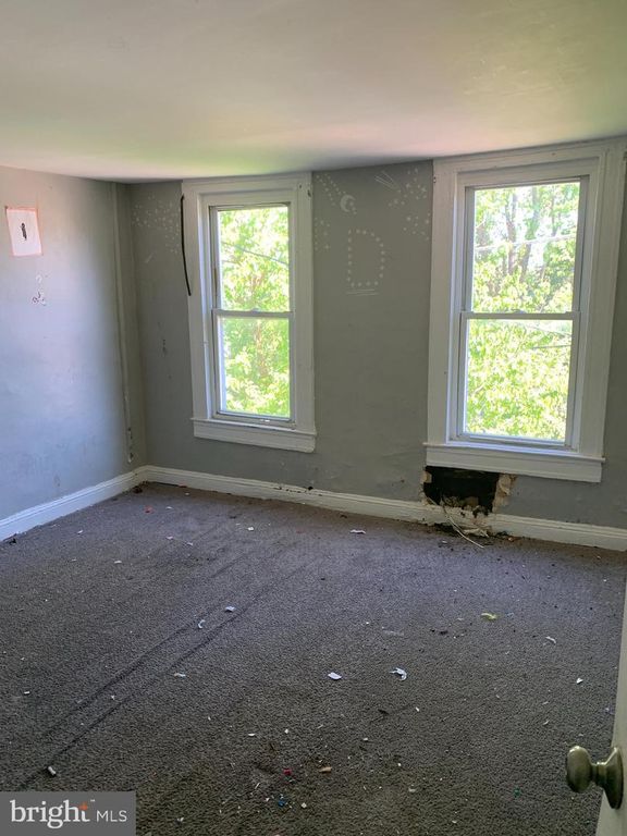 Image 11 of property listing at 3170 RAVENWOOD AVE, Baltimore, MD 21213