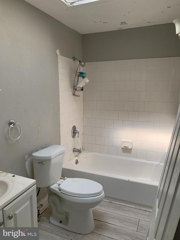 Image 13 of property listing at 3170 RAVENWOOD AVE, Baltimore, MD 21213